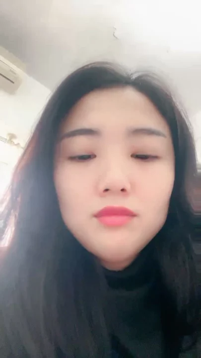 Screenshot 3 aus Chinesischer Livestream geleakt — Amateur mit großen Titten fickt sich mit Dildo in POV