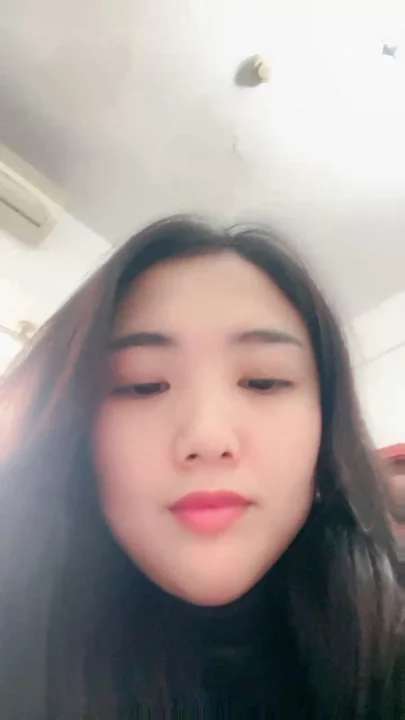 Screenshot 5 aus Chinesischer Livestream geleakt — Amateur mit großen Titten fickt sich mit Dildo in POV