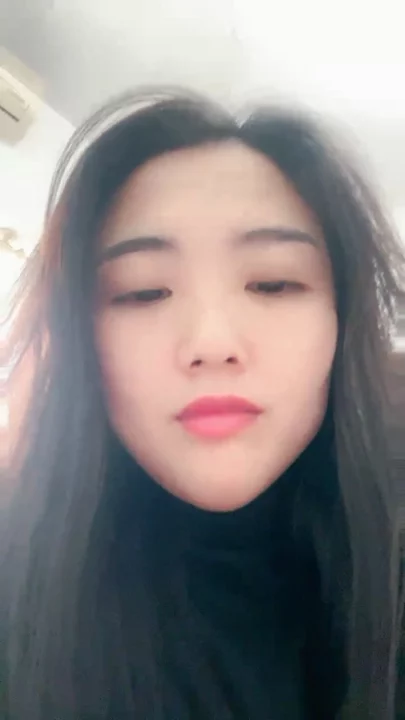 Screenshot 6 aus Chinesischer Livestream geleakt — Amateur mit großen Titten fickt sich mit Dildo in POV