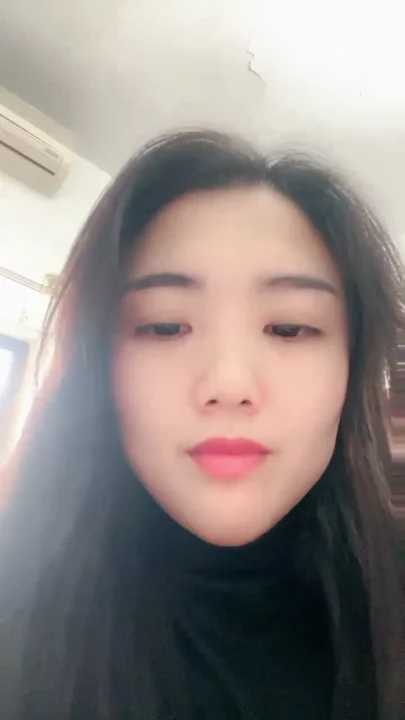 Screenshot 7 aus Chinesischer Livestream geleakt — Amateur mit großen Titten fickt sich mit Dildo in POV