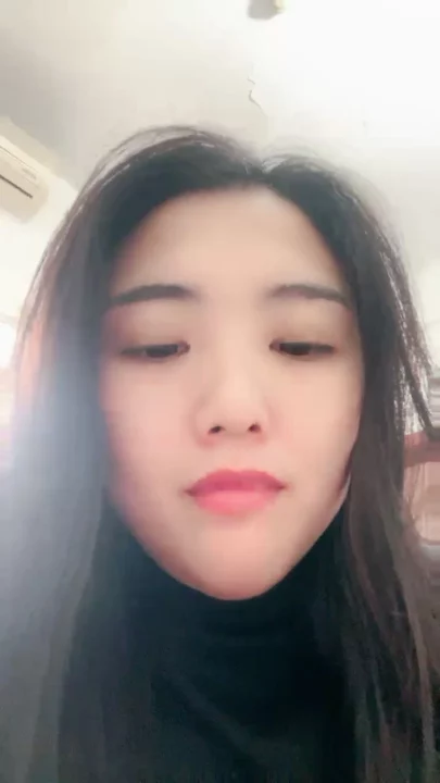 Screenshot 9 aus Chinesischer Livestream geleakt — Amateur mit großen Titten fickt sich mit Dildo in POV