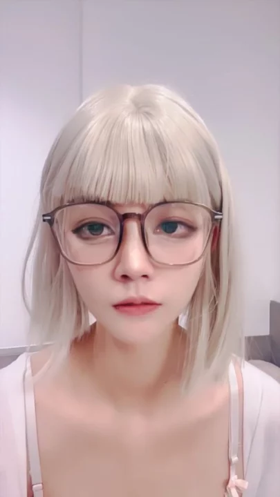 Screenshot 23 from Vazou o Stream ao Vivo da Chinesa — Gatinha Miúda de Óculos e Jaqueta