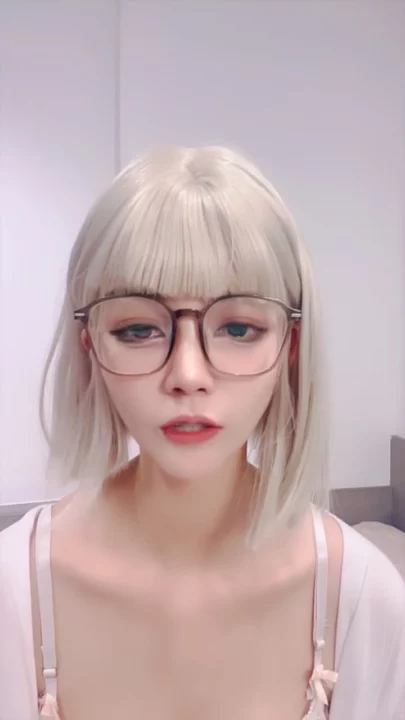 Screenshot 24 from Vazou o Stream ao Vivo da Chinesa — Gatinha Miúda de Óculos e Jaqueta