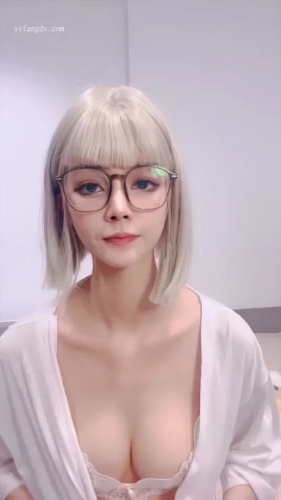 Screenshot 25 from Vazou o Stream ao Vivo da Chinesa — Gatinha Miúda de Óculos e Jaqueta
