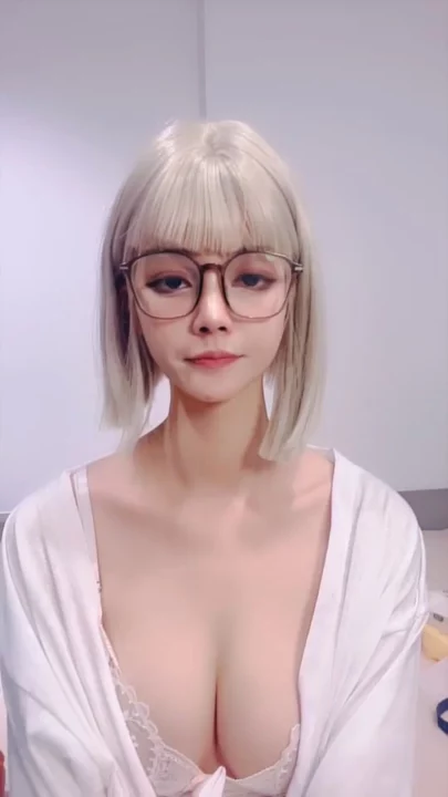 Screenshot 26 from Vazou o Stream ao Vivo da Chinesa — Gatinha Miúda de Óculos e Jaqueta