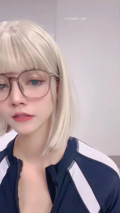 Screenshot 4 from Vazou o Stream ao Vivo da Chinesa — Gatinha Miúda de Óculos e Jaqueta