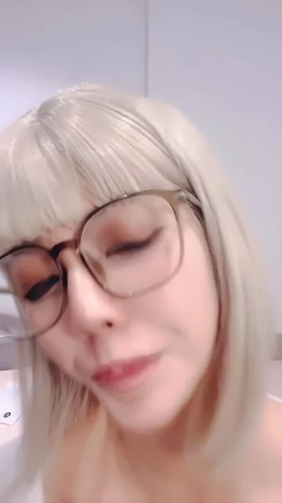 Screenshot 31 from Vazou o Stream ao Vivo da Chinesa — Gatinha Miúda de Óculos e Jaqueta