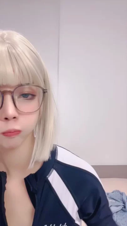 Screenshot 6 from Vazou o Stream ao Vivo da Chinesa — Gatinha Miúda de Óculos e Jaqueta