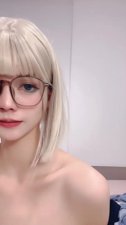 Screenshot 7 from Vazou o Stream ao Vivo da Chinesa — Gatinha Miúda de Óculos e Jaqueta