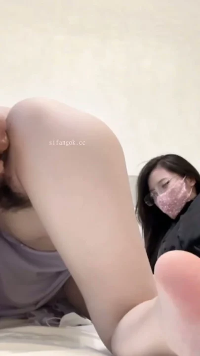 Screenshot 12 from Chinese Livestream Posing — Masked Amateur in Crop Top and Skirt