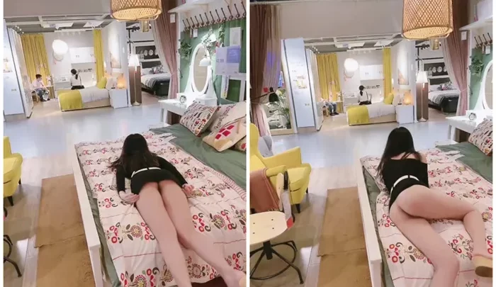 Screenshot 2 from Chinoise en direct qui expose sa chatte dans la rue — Point de vue de Nana