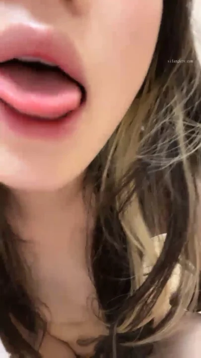 Screenshot 19 from 중국 라이브 방송 야녀 손가락으로 촉촉한 보지 만져 — 루루 얼굴 공개