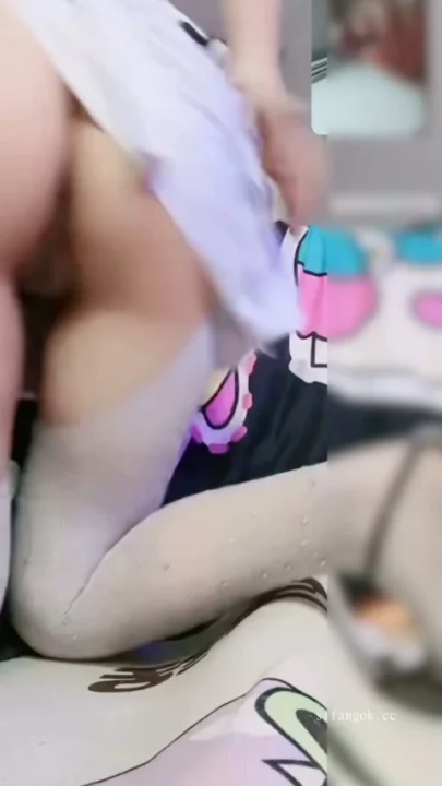 Screenshot 8 from Chinese Livestream Slut Fingers Wet Pussy on Cam — Mengmeng POV Leak
