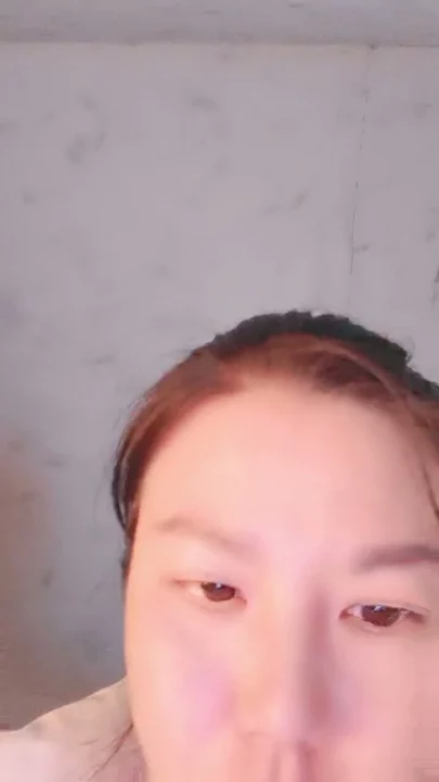 スクリーンショット 11 から Chinese Livestream Slut Fingers Wet Pussy on Cam — Nana’s Debut Leak
