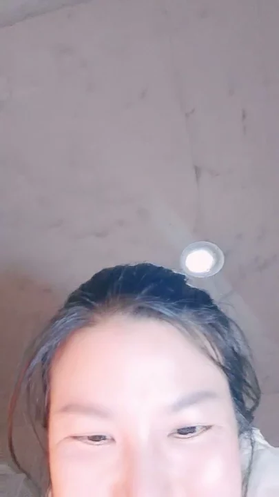 スクリーンショット 10 から Chinese Livestream Slut Fingers Wet Pussy on Cam — Nana’s Debut Leak
