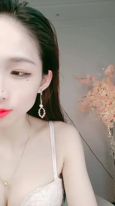 中国配信女子がカメ前でまんこを濡らす指オナニー のスクリーンショット 15