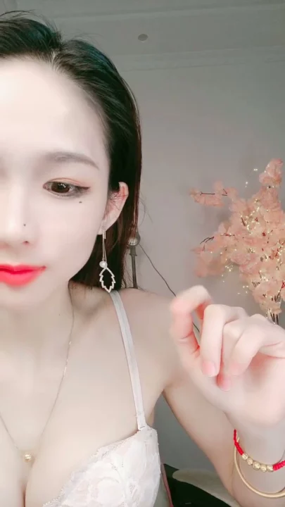 中国配信女子がカメ前でまんこを濡らす指オナニー のスクリーンショット 16