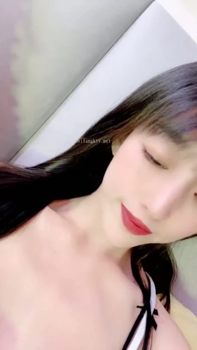 Screenshot 3 from Chinese Livestream Slut Fingers Wet Pussy on Cam
