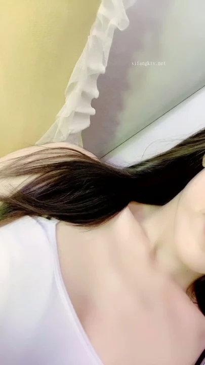 Screenshot 4 from Chinese Livestream Slut Fingers Wet Pussy on Cam