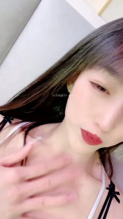 Screenshot 5 from Chinese Livestream Slut Fingers Wet Pussy on Cam