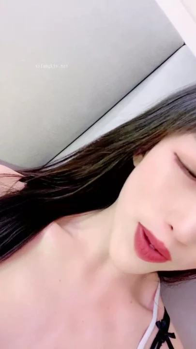 Screenshot 6 from Chinese Livestream Slut Fingers Wet Pussy on Cam
