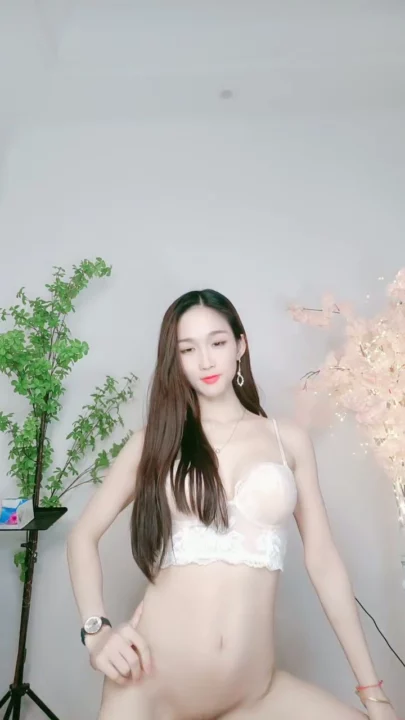 中国配信女子がカメ前でまんこを濡らす指オナニー のスクリーンショット 4