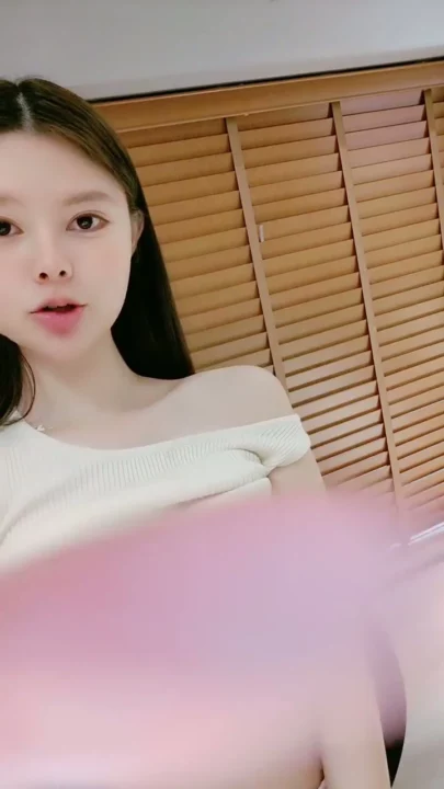 Screenshot 5 from Chinese Livestream Slut Fingers Wet Pussy on Cam