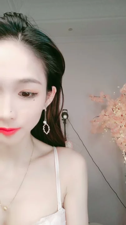 中国配信女子がカメ前でまんこを濡らす指オナニー のスクリーンショット 5
