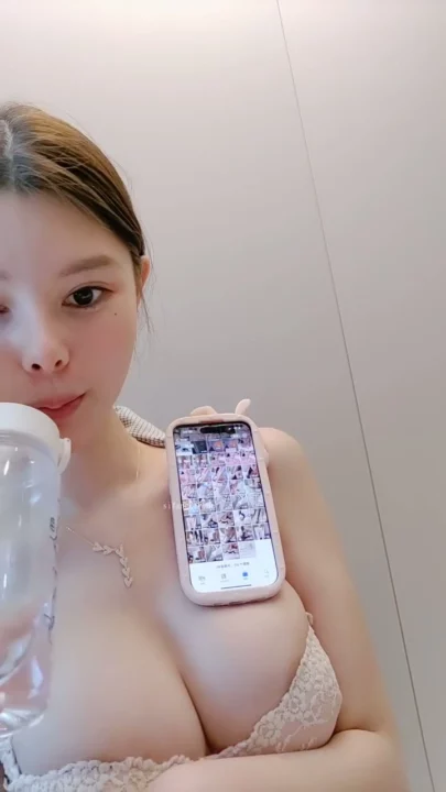Screenshot 9 from Chinese Livestream Slut Fingers Wet Pussy on Cam