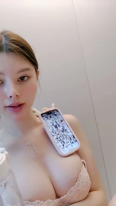 Screenshot 11 from Chinese Livestream Slut Fingers Wet Pussy on Cam