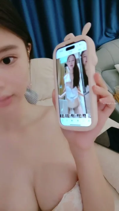 Screenshot 18 from Chinese Livestream Slut Fingers Wet Pussy on Cam