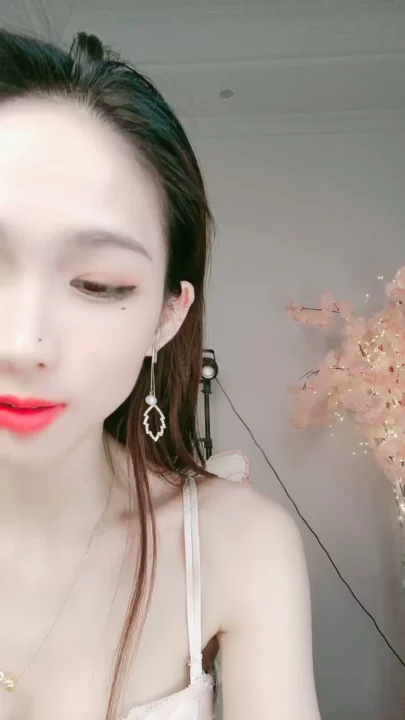 中国配信女子がカメ前でまんこを濡らす指オナニー のスクリーンショット 8