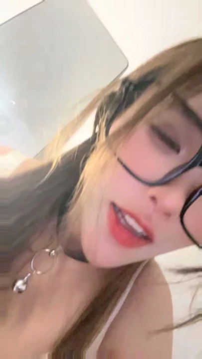 Screenshot 8 from Cô Gái Trung Quốc Livestream Dùng Tay Sờ Lồn Ướt Trên Cam