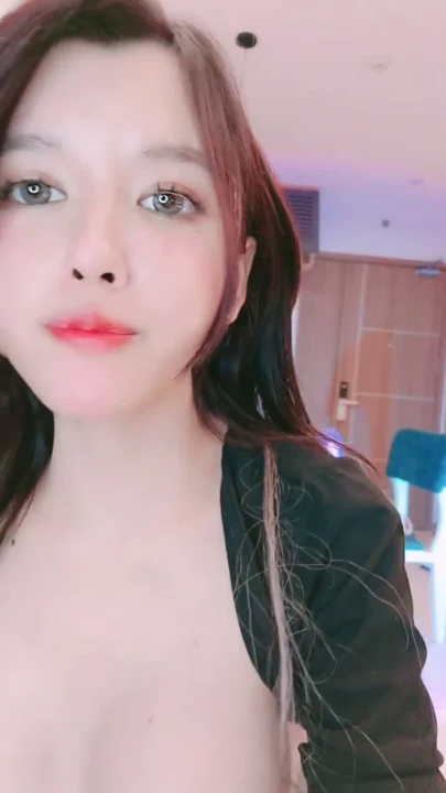 Screenshot 12 from Chinese Livestream Slut Fingers Wet Pussy on Cam — Shaved and Seductive