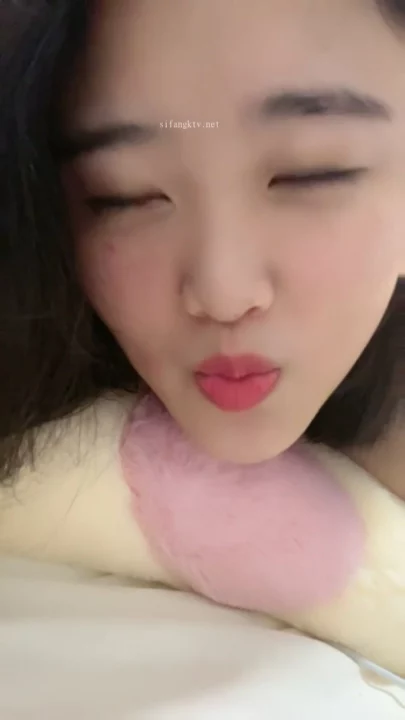 Chinese Livestream Slut Fingers Wet Pussy on Cam — Xueer Amateur POV のスクリーンショット 15