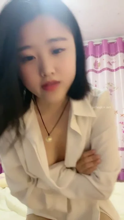 Chinese Livestream Slut Fingers Wet Pussy on Cam — Xueer Amateur POV のスクリーンショット 3