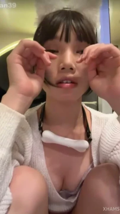 Screenshot 2 from Chinese Livestream Slut Fingers Wet Pussy with Dildo — Petite Beauty in Stockings