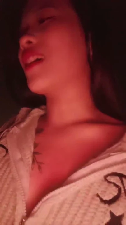 Screenshot 5 from Cewek Nakal China Ngentot dan Telan Sperma di Pinggir Sungai — Wajah Terlihat, POV Amatir
