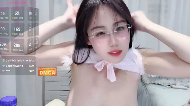 Screenshot 24 from Zorra china en directo se folla el coño con un dildo mientras lleva lencería
