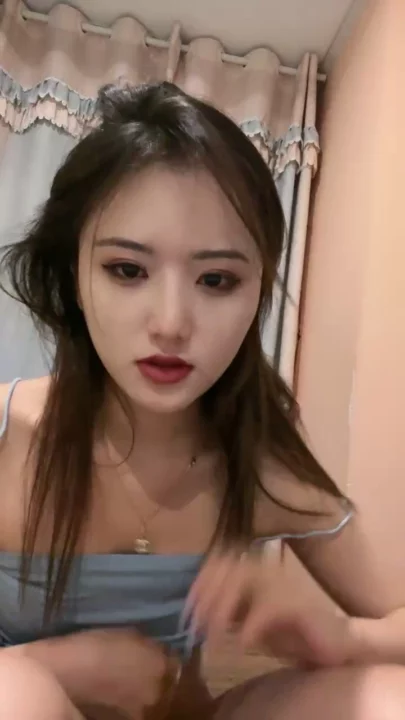 Screenshot 4 aus Chinesische Livestream-Schlampe fickt sich ihre Muschi mit Dildo in Dessous