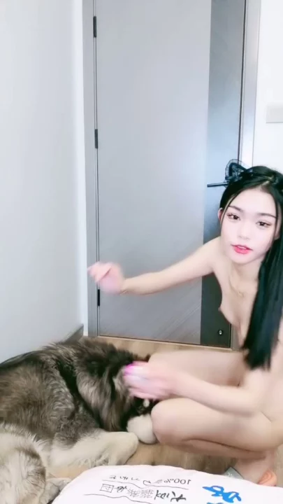 Screenshot 14 aus Chinesische Camgirl fickt ihre nasse Muschi mit Dildo live vor der Kamera — Gesicht zu sehen