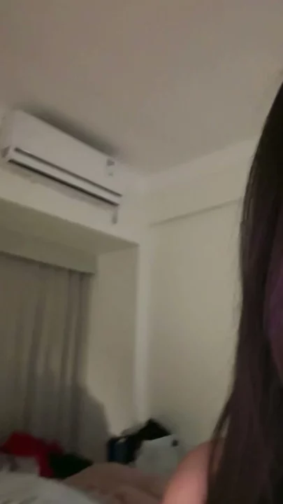 Screenshot 11 from Gái Phát Trực Tiếp Trung Quốc Khoe Vếu Khủng Mặc Nội Y — Lộ Clip POV Yiyi