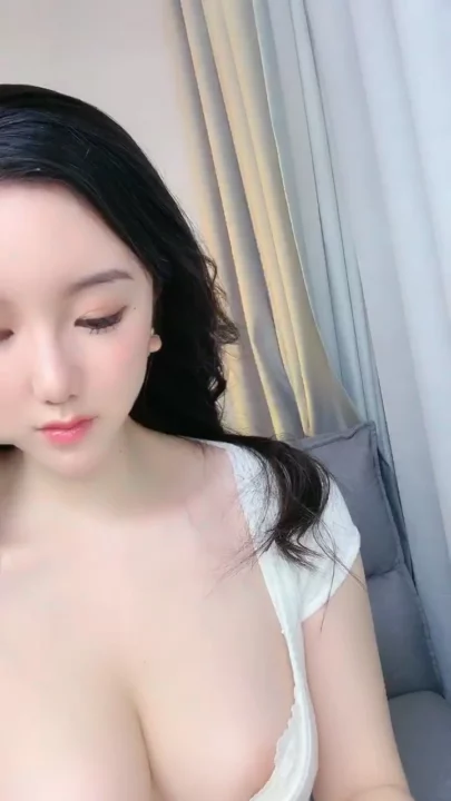 Screenshot 2 from Chinese Livestream Solo — Curvy Babe Pounds Pussy with Dildo in Lingerie
