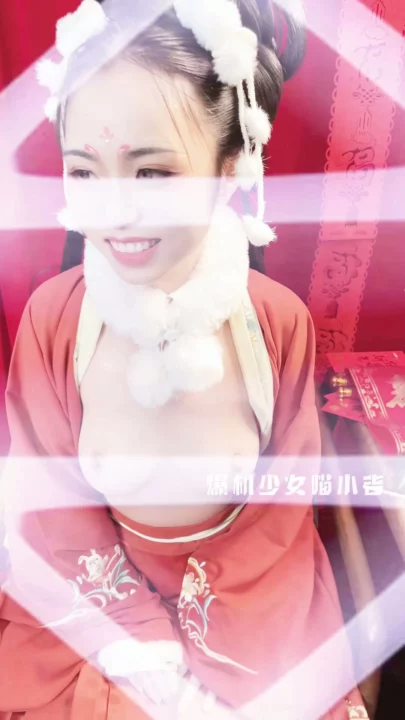 Screenshot 4 aus Chinesisches Neujahrs-Livestream-Leak — Vivi breitet die Beine für POV-Creampie in rotem Hanfu