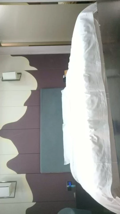 Screenshot 2 aus Chinesische Escort-Pickup POV — Spitze-Negligé und Hotel-Creampie