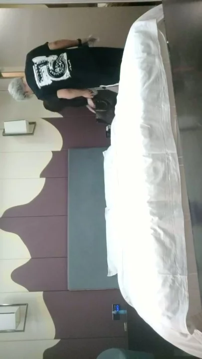 Screenshot 4 aus Chinesische Escort-Pickup POV — Spitze-Negligé und Hotel-Creampie