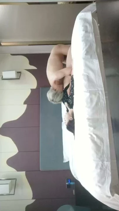 Screenshot 5 aus Chinesische Escort-Pickup POV — Spitze-Negligé und Hotel-Creampie