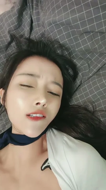 Screenshot 2 from Amateur Crème dans la Chatte — Intimité Visage Découvert en Uniforme d'Étudiante