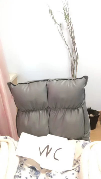 Screenshot 2 aus Chinesische POV Amateur — Petite Schönheit fingert sich mit Toy in Dessous
