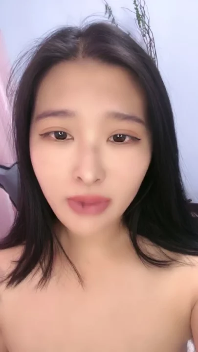 Screenshot 13 aus Chinesische POV Amateur — Petite Schönheit fingert sich mit Toy in Dessous
